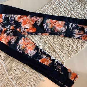 BETSEY JOHNSON NAVY BLUE CROPPED WORKOUT LEGGINGS